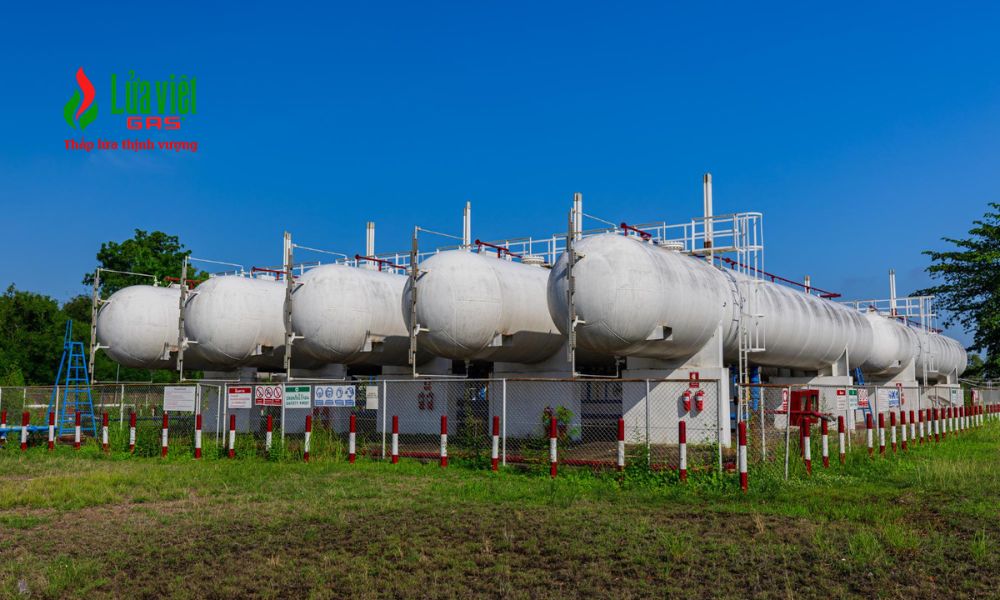 Toàn cảnh khu vực lưu trữ bình khí nén áp lực cao trong so sánh LPG và CNG